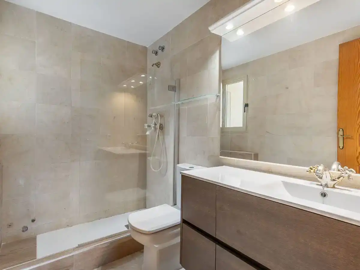 Badezimmer von Wohnung zur Miete in Cas Català - Illetes