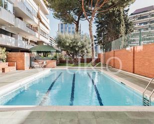 Piscina de Apartament de lloguer en  Barcelona Capital amb Terrassa