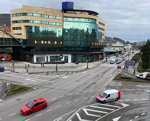 Vista exterior de Pis de lloguer en Oviedo  amb Calefacció, Parquet i Moblat