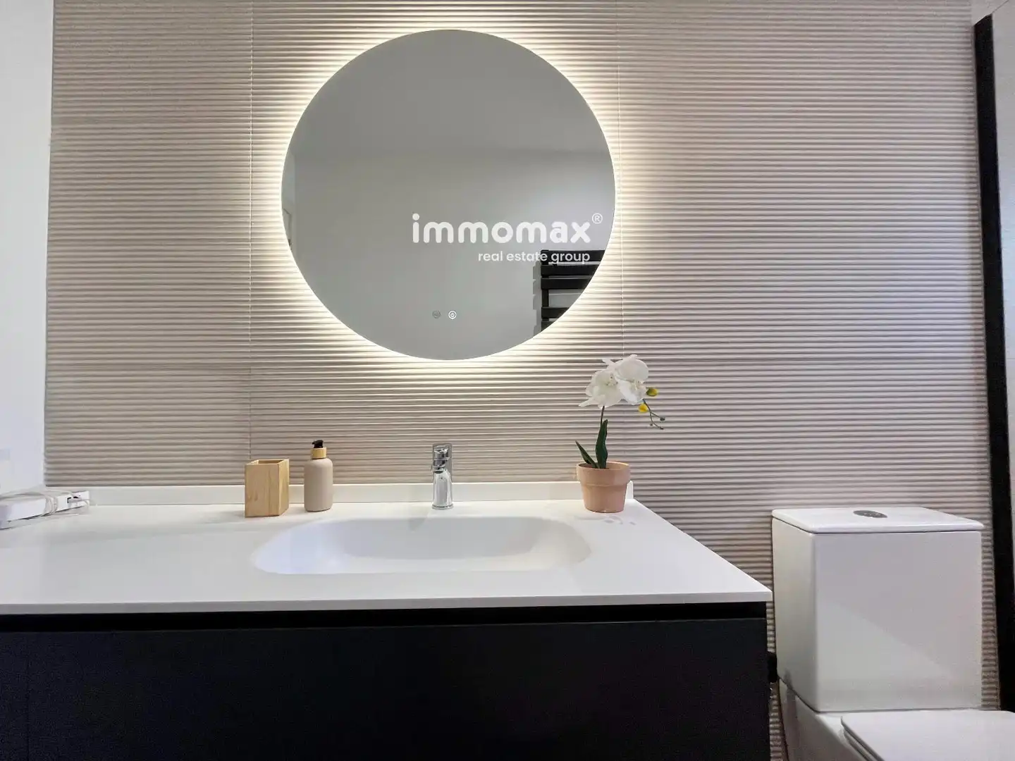 Bathroom of Houses for sale in Vilanova i la Geltrú  with Terrace and Storage room