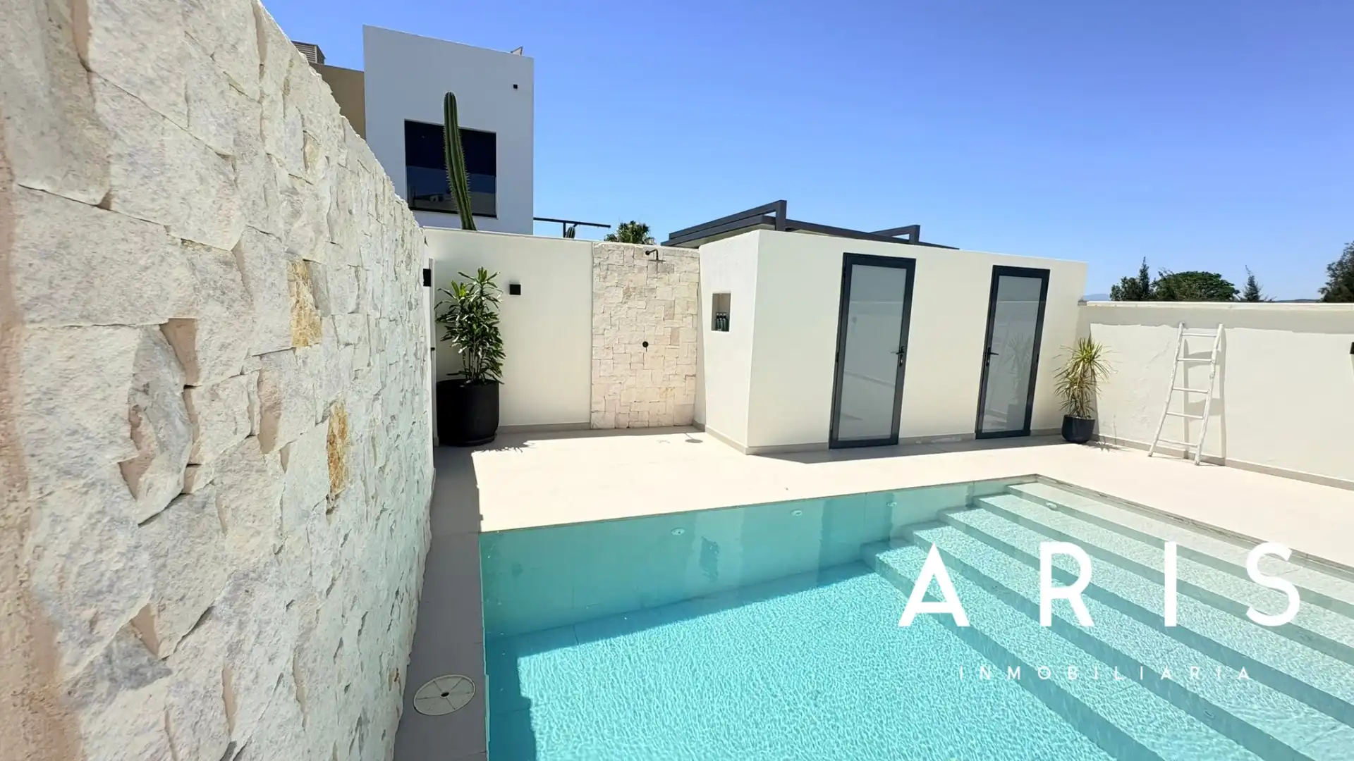 Piscina de Casa adosada en venta en Alhaurín de la Torre con Aire acondicionado, Jardín privado y Parquet