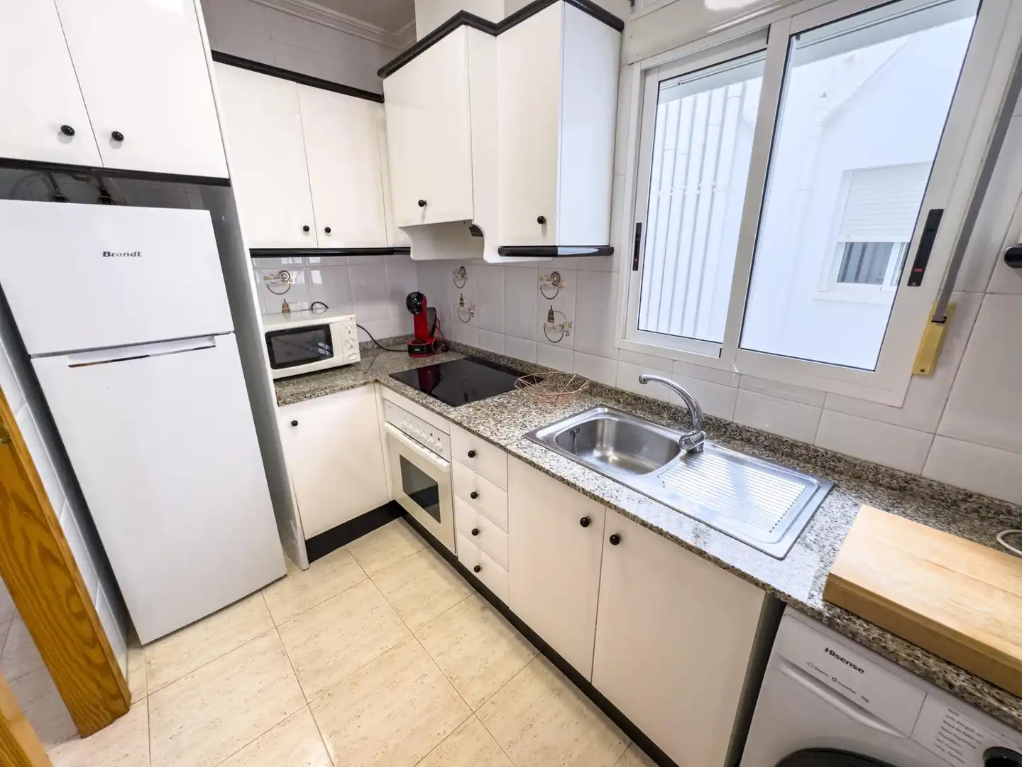 Cuina de Apartament de lloguer en Torrevieja amb Aire condicionat, Calefacció i Terrassa
