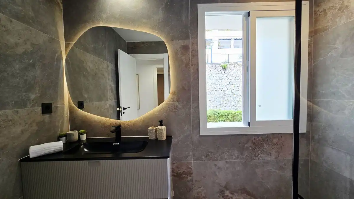 Bany de Apartament en venda en Benahavís amb Aire condicionat, Terrassa i Piscina comunitària