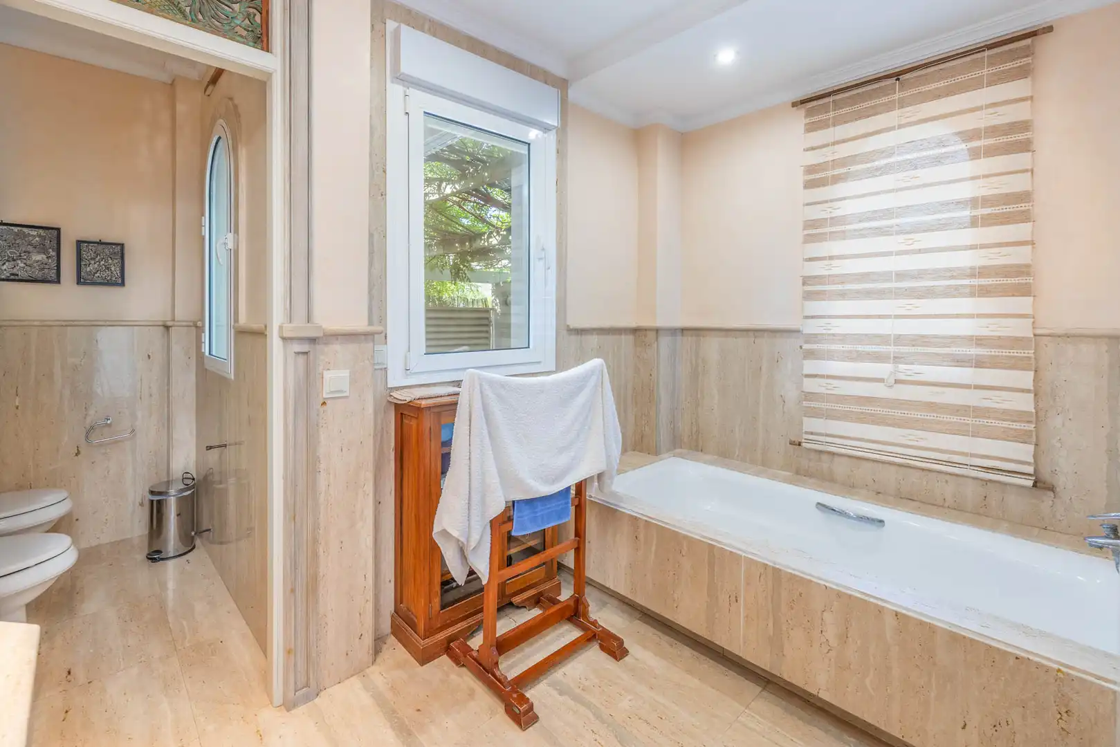 Bany de Casa o xalet en venda en Manilva amb Jardí privat, Terrassa i Traster