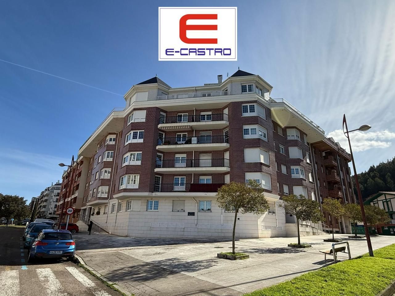 Vista exterior de Planta baixa en venda en Castro-Urdiales amb Calefacció
