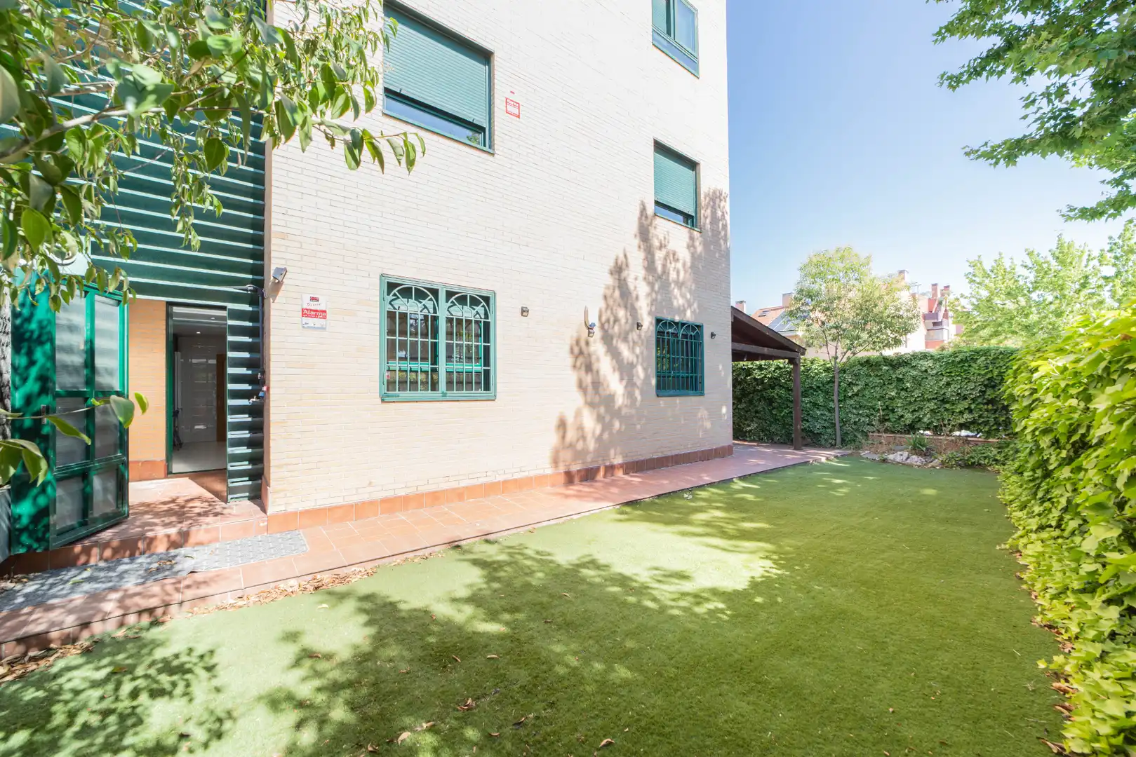 Vista exterior de Piso en venta en Boadilla del Monte con Aire acondicionado, Calefacción y Jardín privado