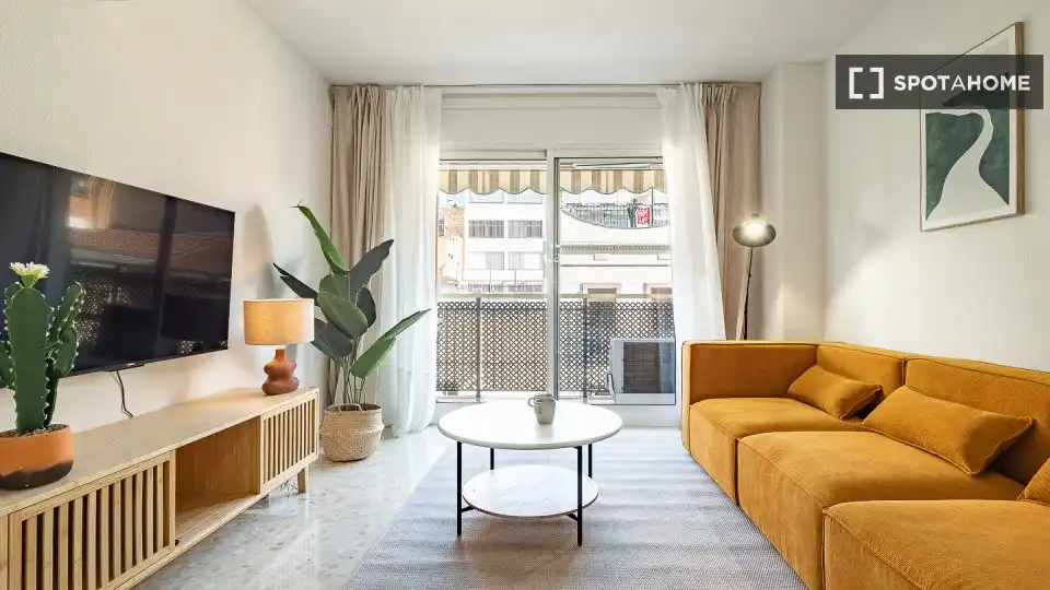 Sala d'estar de Pis per a compartir en L'Hospitalet de Llobregat amb Aire condicionat, Calefacció i Moblat