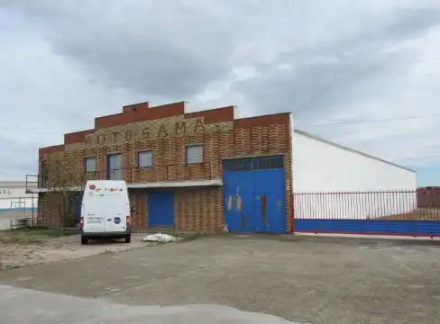 Vista exterior de Nau industrial en venda en Miranda de Azán