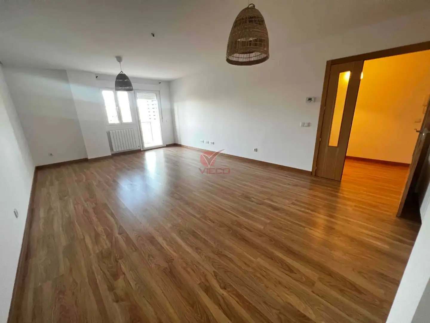 Sala d'estar de Pis en venda en Cuenca amb Calefacció, Terrassa i Traster