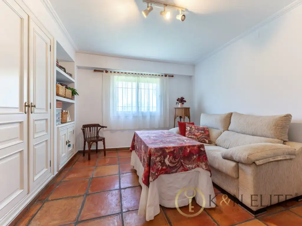 Sala d'estar de Casa o xalet en venda en Alicante / Alacant amb Aire condicionat, Jardí privat i Terrassa