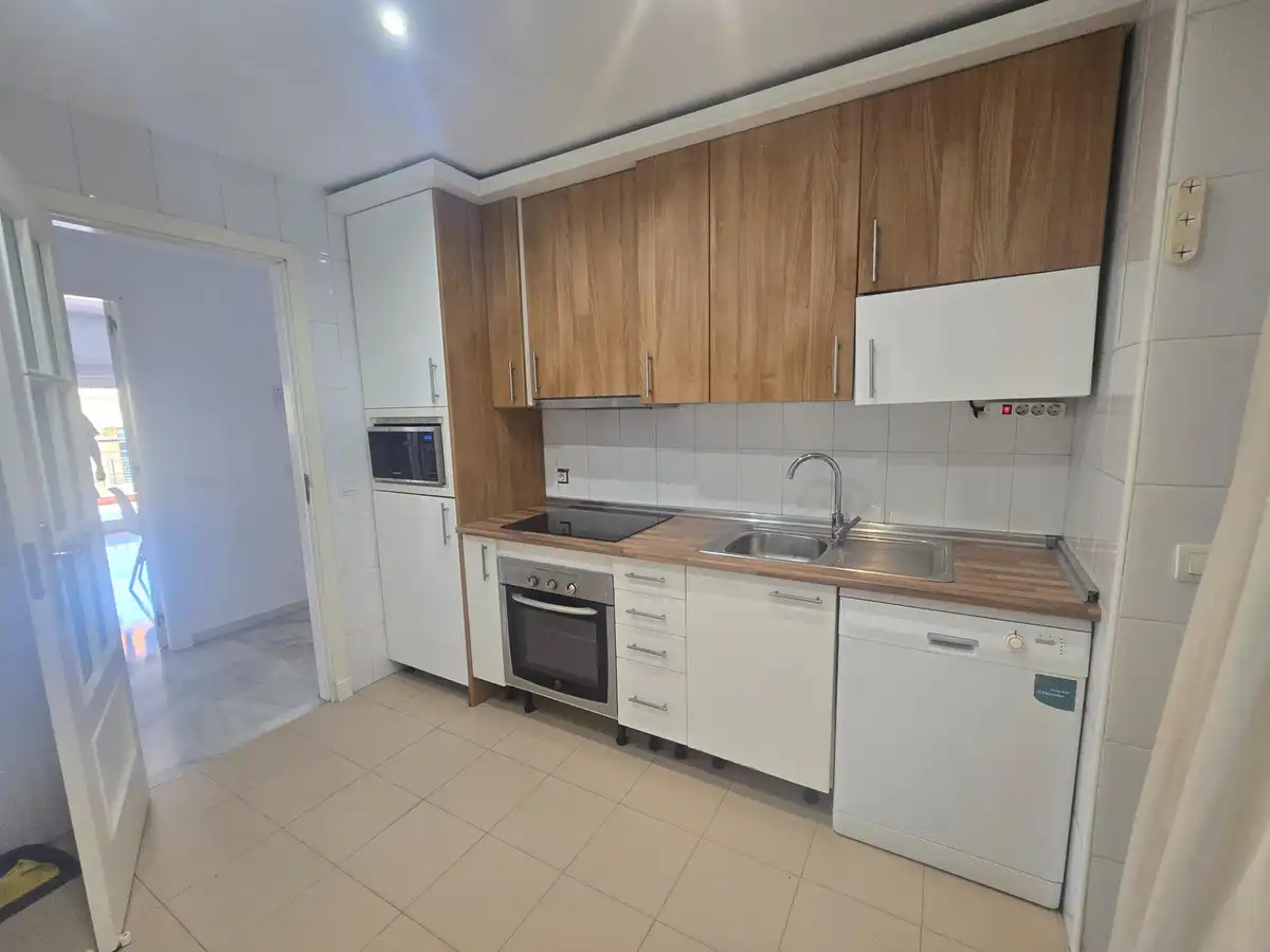 Cuina de Apartament en venda en Benalmádena amb Aire condicionat, Calefacció i Jardí privat