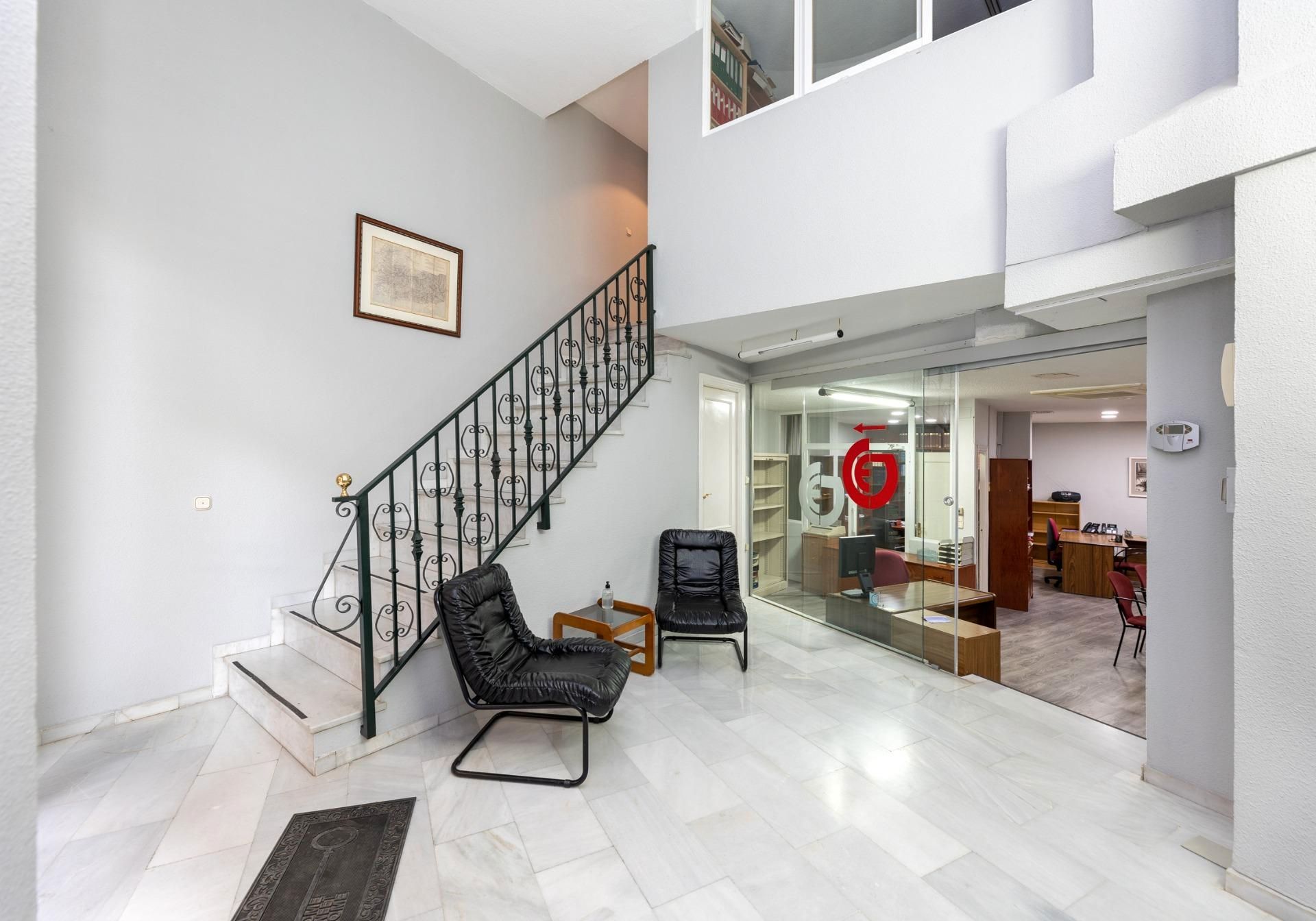 Premises for sale in  Granada Capital  with Air Conditioner and Heating