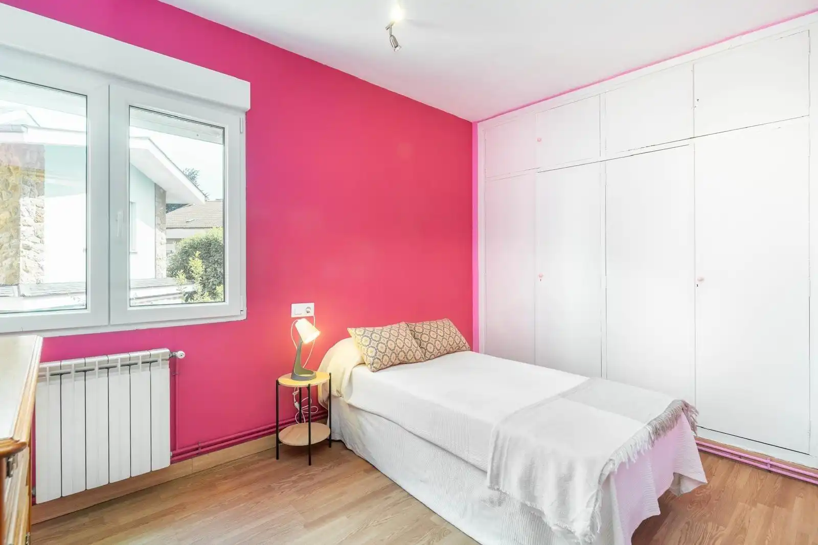 Dormitori de Apartament en venda en Oviedo  amb Calefacció i Moblat