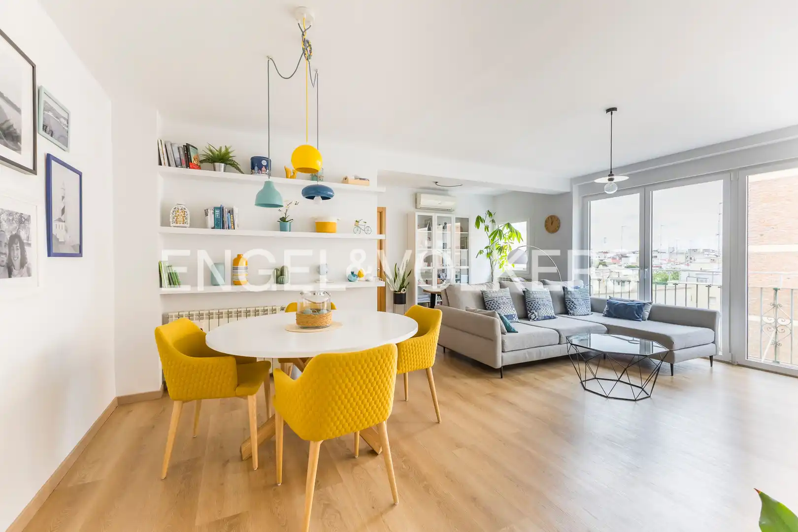 Exterior view of Flat for sale in  Madrid Capital  with Air Conditioner, Heating and Private garden