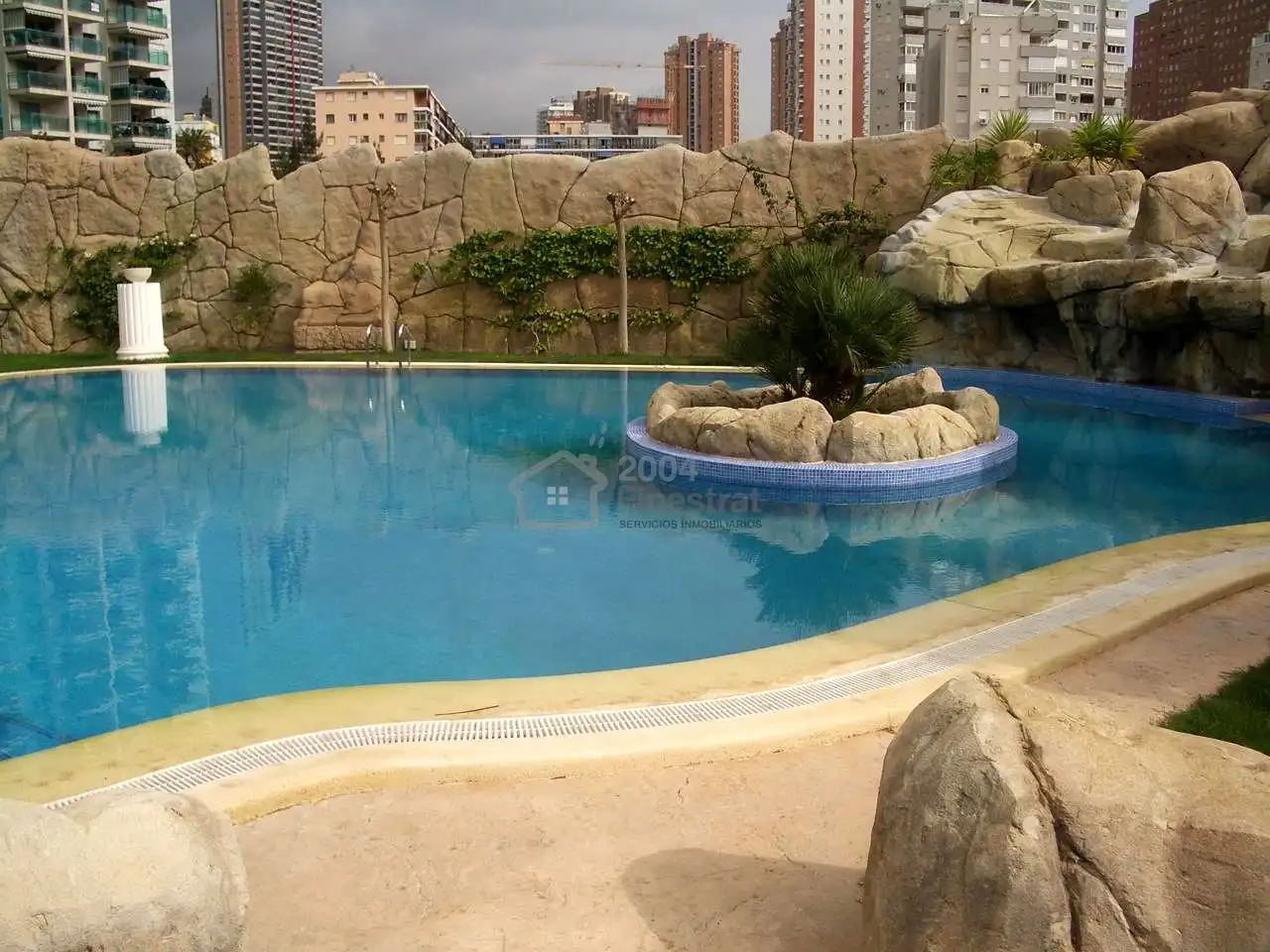 Piscina de Apartament en venda en Benidorm amb Terrassa i Alarma