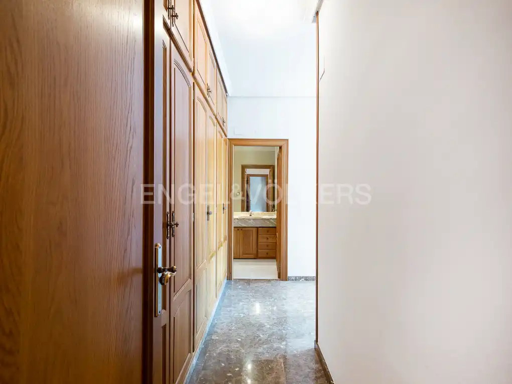 Flat for sale in Valencia  with Air Conditioner, Heating and Balcony