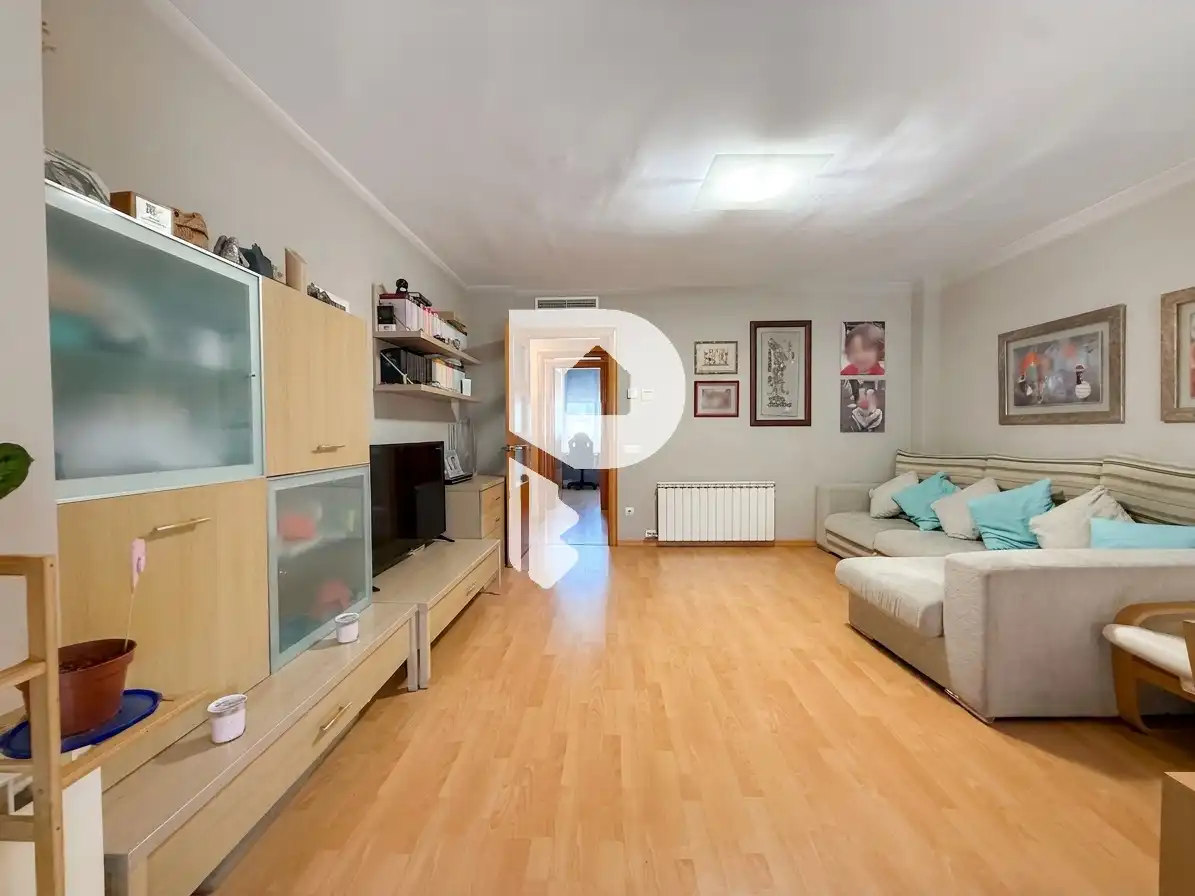 Sala de estar de Piso en venta en Sant Vicenç Dels Horts con Aire acondicionado, Calefacción y Parquet