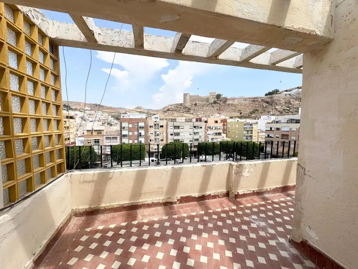 Terrassa de Pis en venda en Almería amb Terrassa i Balcó