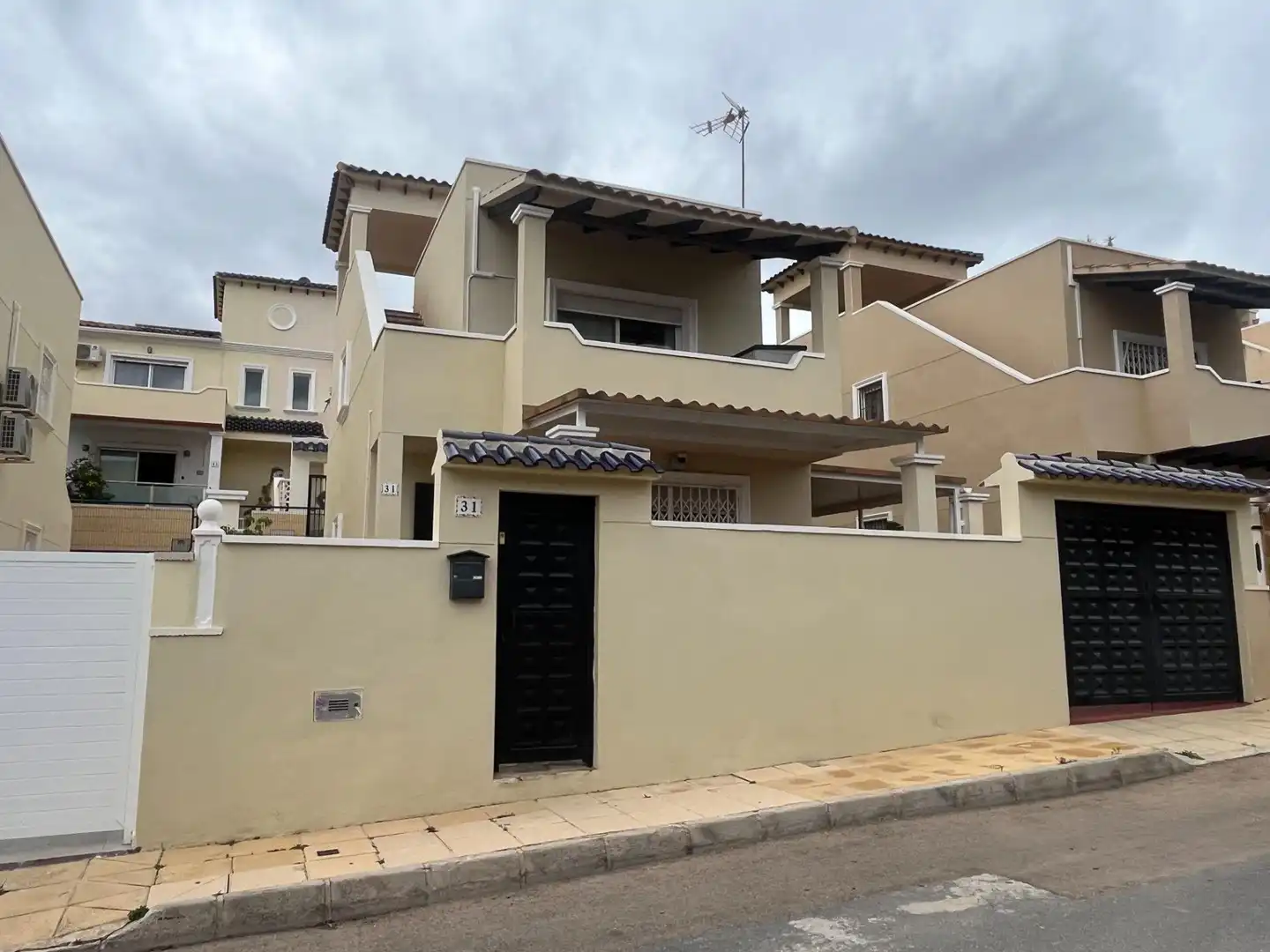Vista exterior de Dúplex en venta en San Miguel de Salinas con Piscina, Amueblado y Piscina comunitaria