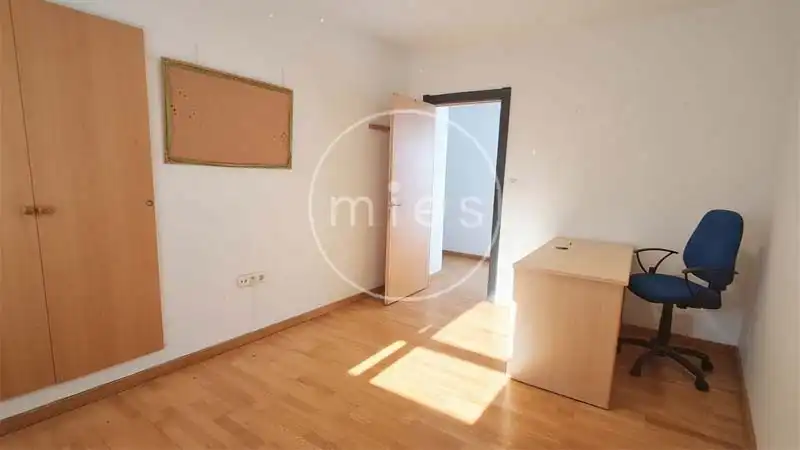 Bedroom of Flat for sale in Torrent  with Air Conditioner, Parquet flooring and Furnished