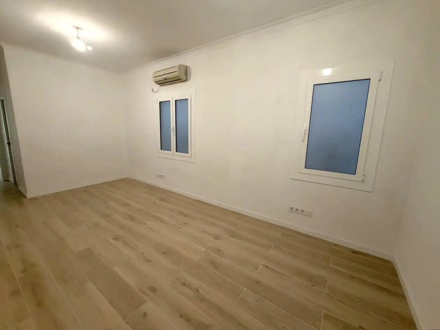 Habitación de Oficina de alquiler en Barcelona con Aire acondicionado y Calefacción