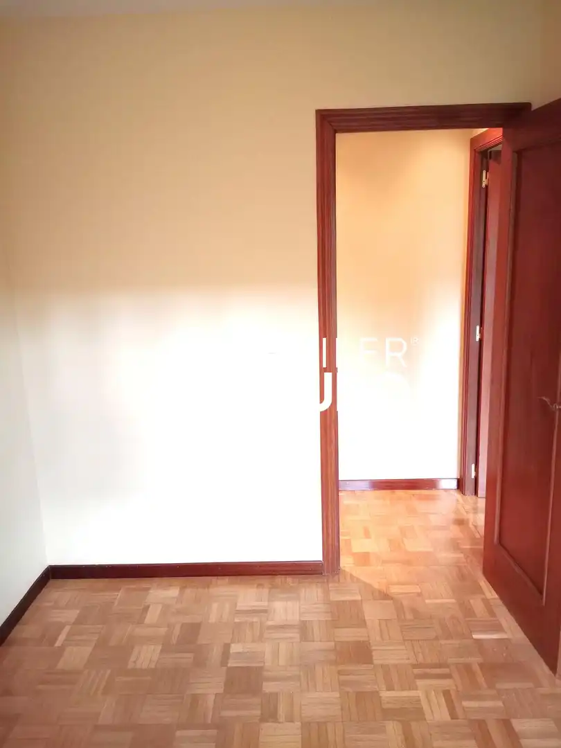 Habitación de Piso de alquiler en Valladolid con Calefacción, Trastero y Piscina