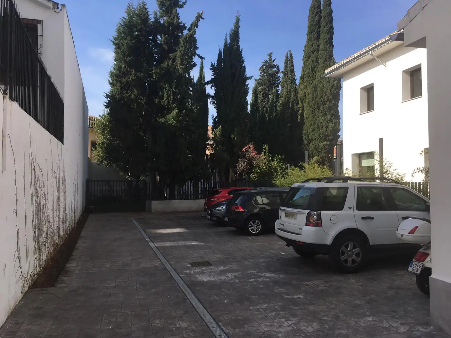 Parking of Apartments for rent in Granada  with Air Conditioner, Private garden and Furnished