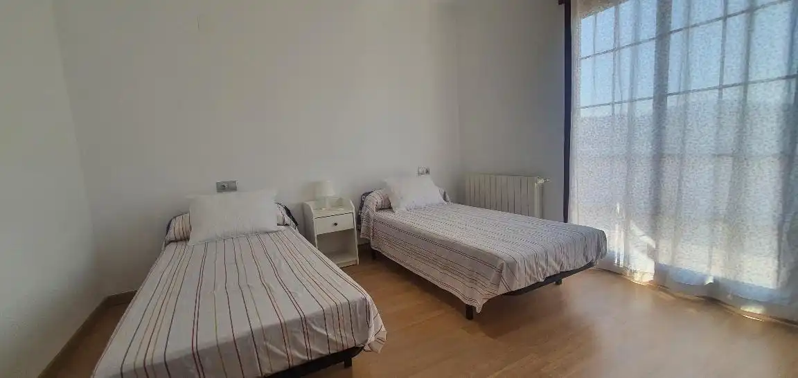 Dormitori de Casa adosada en venda en Hellín amb Aire condicionat, Calefacció i Parquet