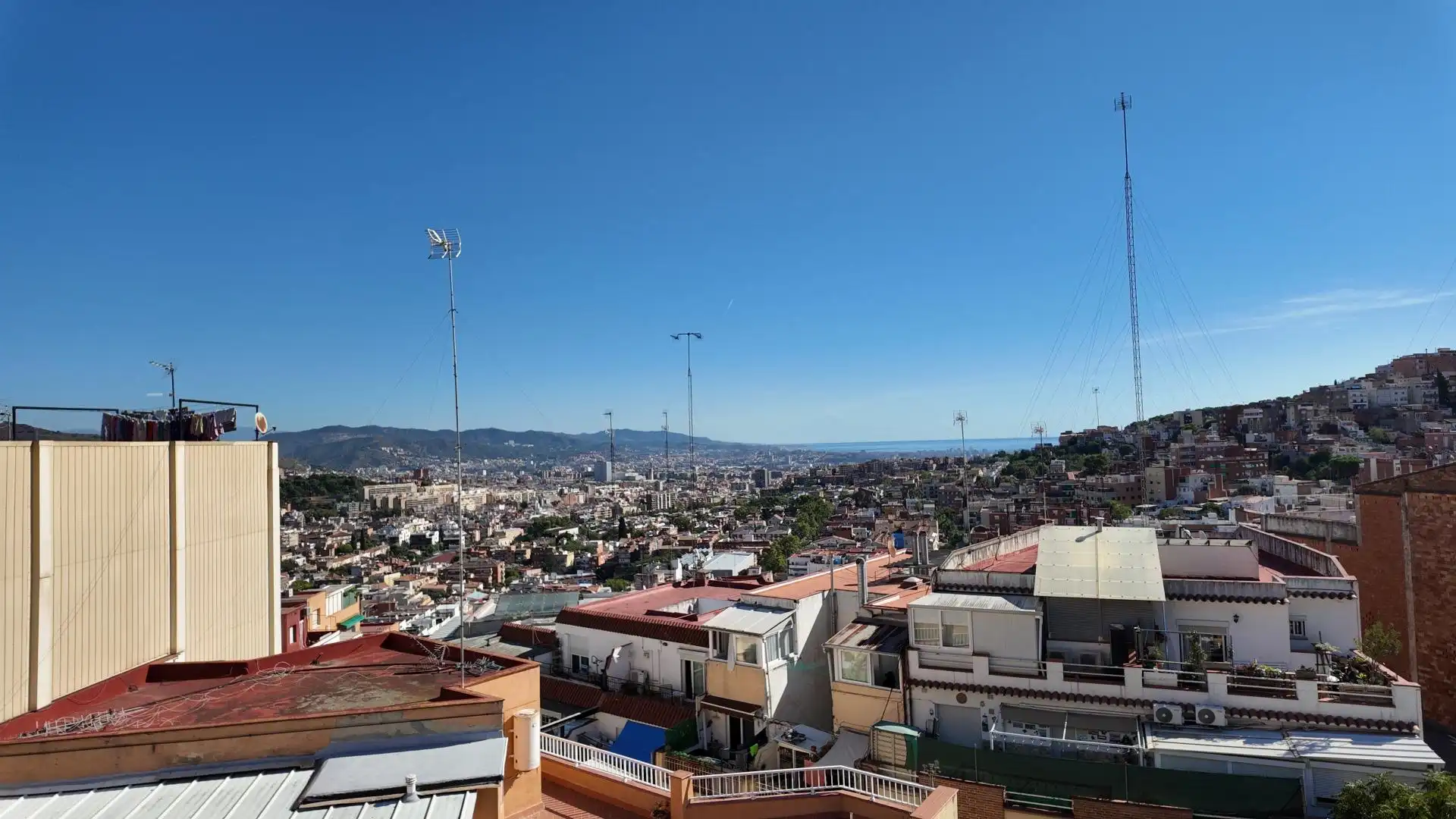 Vista exterior de Ático en venta en Barcelona con Calefacción, Parquet y Terraza
