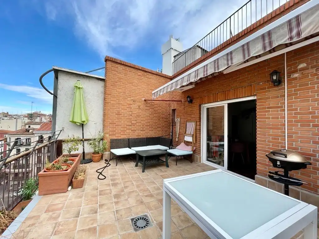 Terraza de Ático de alquiler en Madrid con Calefacción, Parquet y Terraza