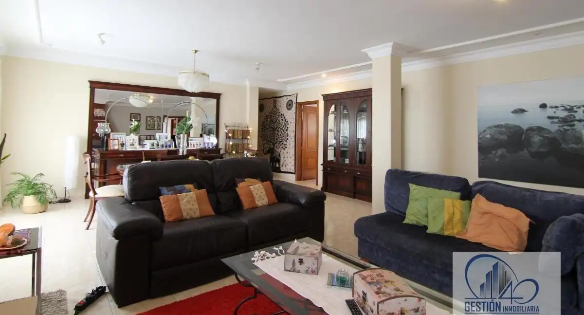 Sala de estar de Edificio en venta en La Orotava