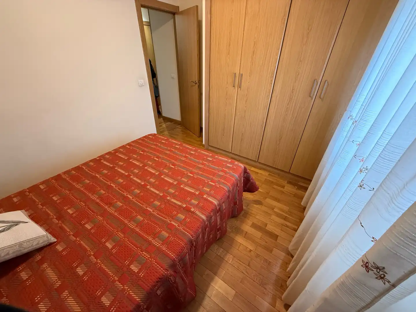 Habitación de Apartamento en venta en León Capital  con Calefacción, Parquet y Terraza
