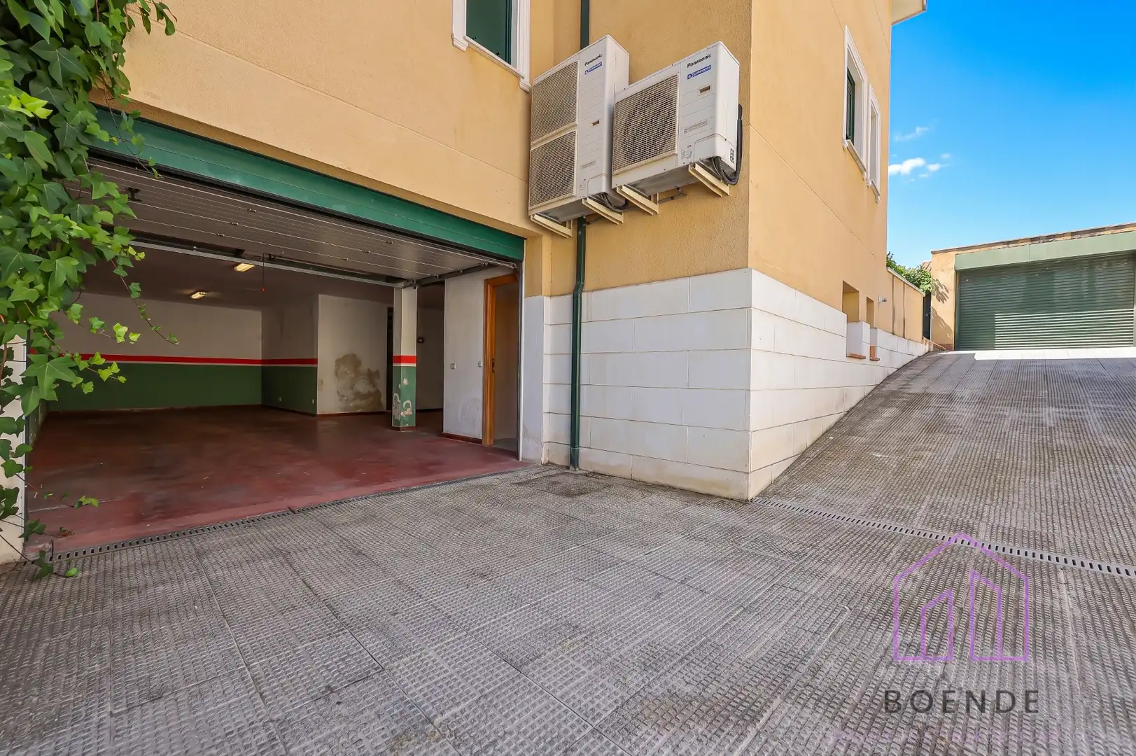 Aparcament de Casa o xalet en venda en Rivas-Vaciamadrid amb Aire condicionat, Calefacció i Jardí privat