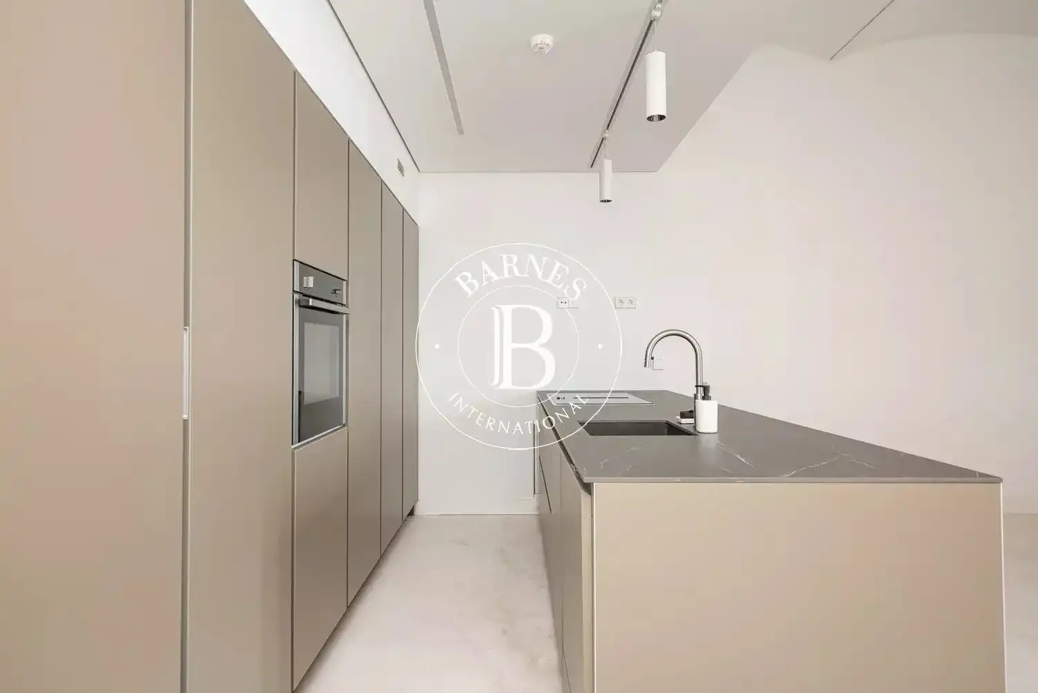 Kitchen of Flat for rent in Madrid  with Air Conditioner, Heating and Storage room