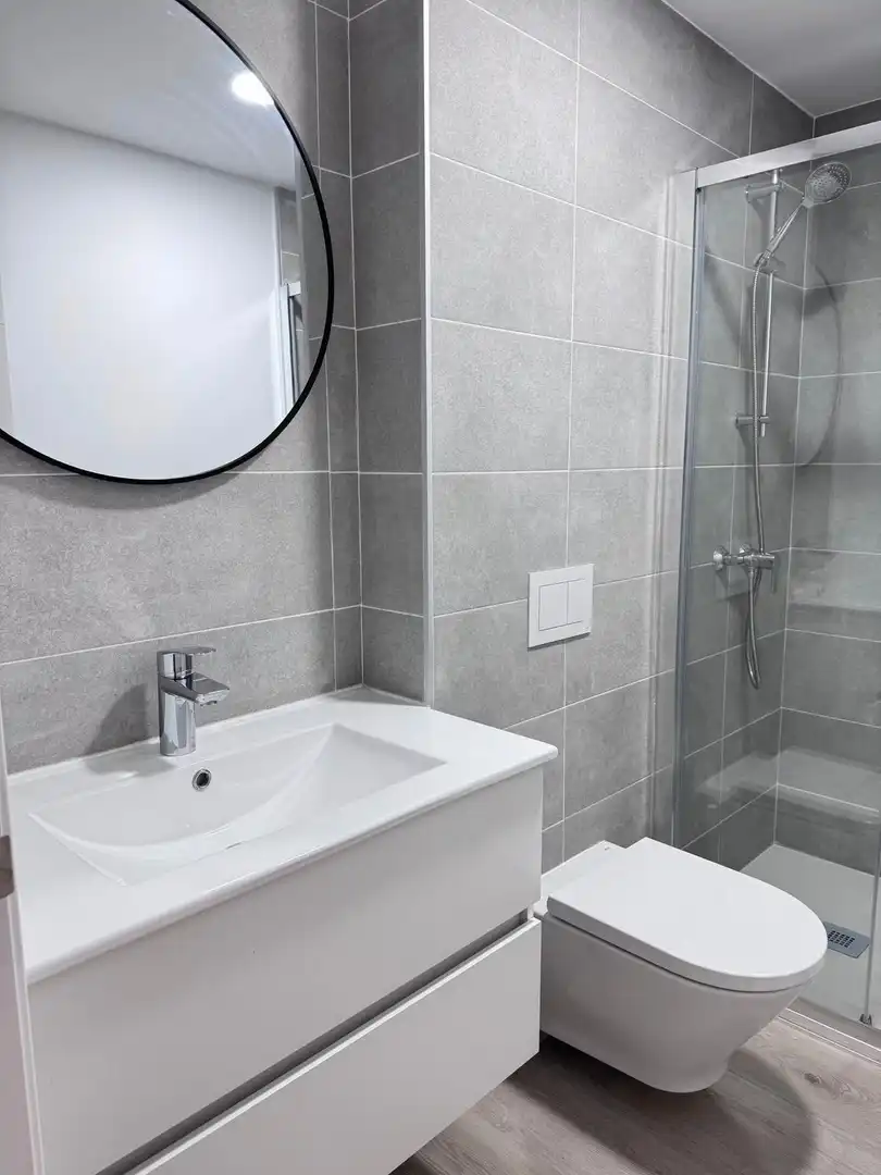 Badezimmer von Wohnung zur Miete in Jerez de la Frontera mit Klimaanlage, Heizung und Privatgarten