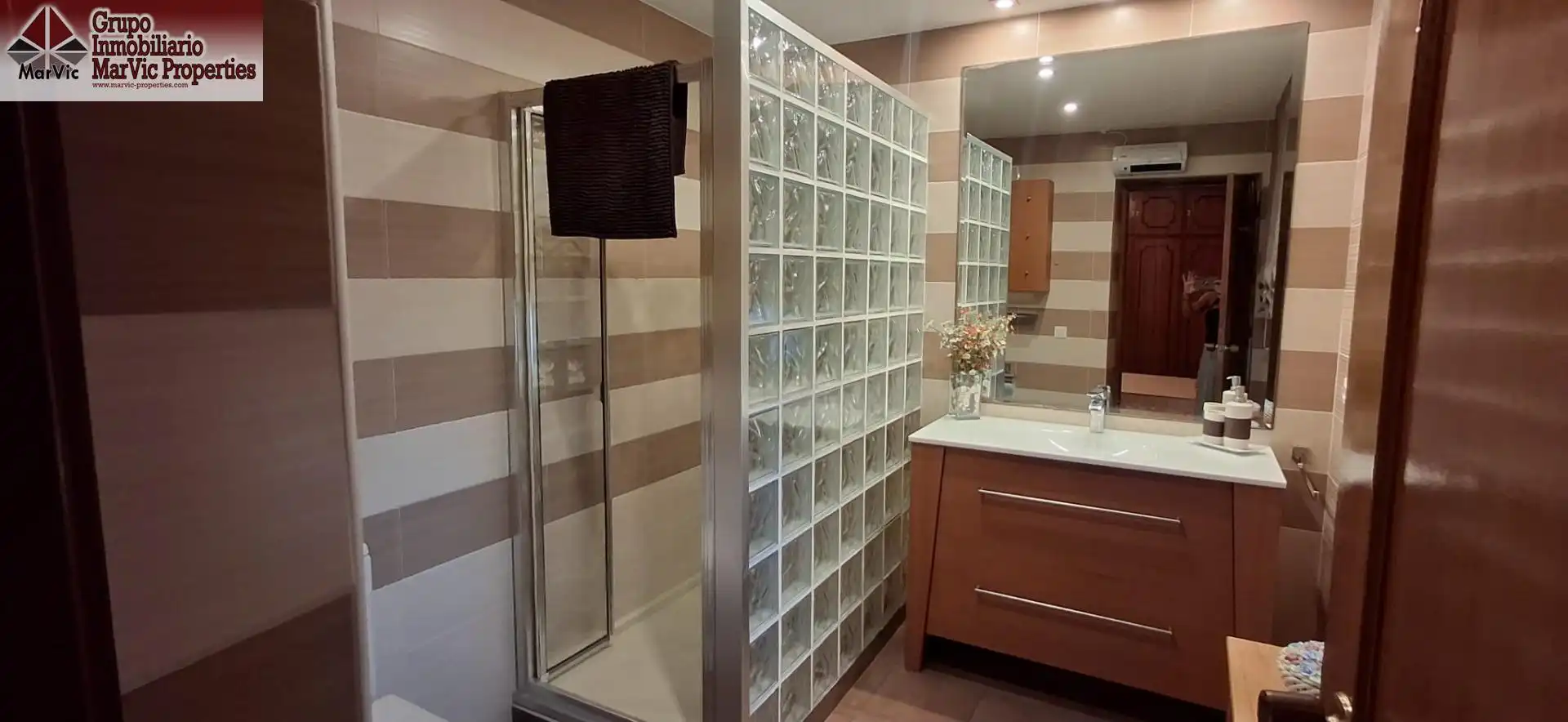 Bany de Casa o xalet en venda en Benidorm amb Aire condicionat, Jardí privat i Terrassa
