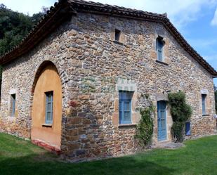 Vista exterior de Finca rústica de lloguer en Vilopriu amb Calefacció, Jardí privat i Piscina