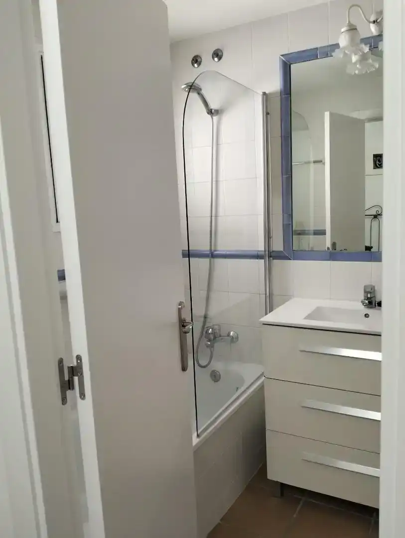 Baño de Piso en venta en Rota con Piscina, Amueblado y Horno