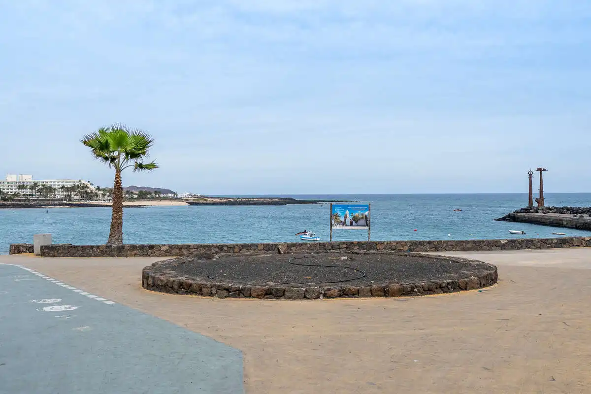 Außenansicht von Geschaftsraum zum Verkauf in Teguise mit Terrasse