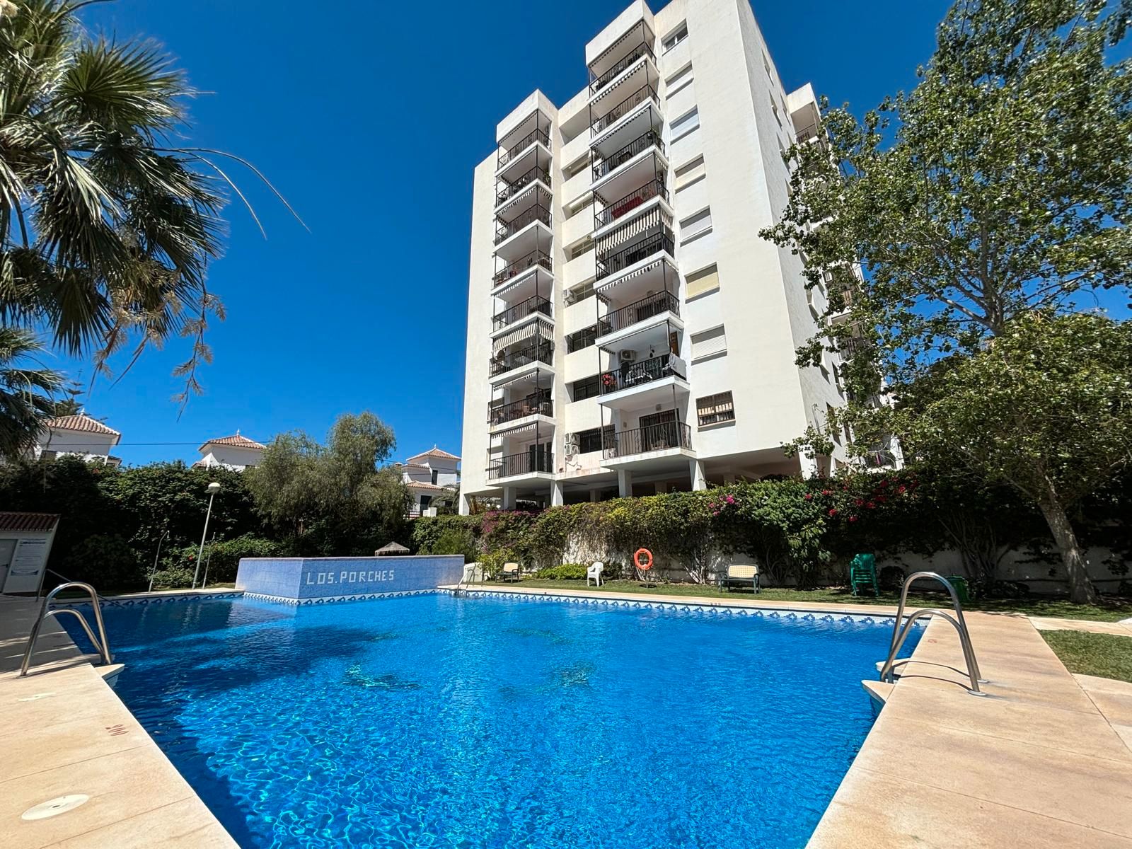 Swimming pool of Flat for sale in Benalmádena  with Terrace, Storage room and Furnished