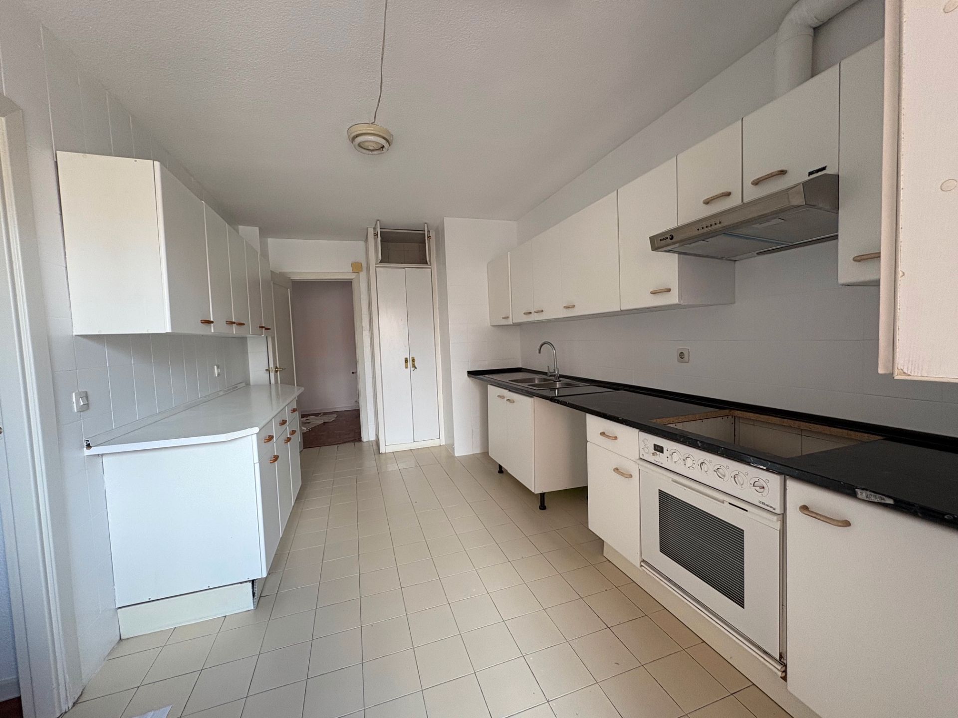 Kitchen of Flat for sale in Pozuelo de Alarcón  with Air Conditioner, Heating and Parquet flooring