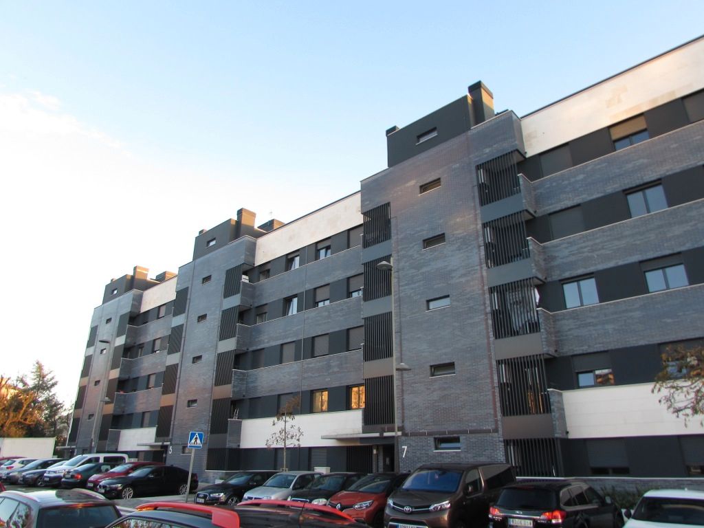 Vista exterior de Pis de lloguer en El Astillero   amb Calefacció, Parquet i Traster