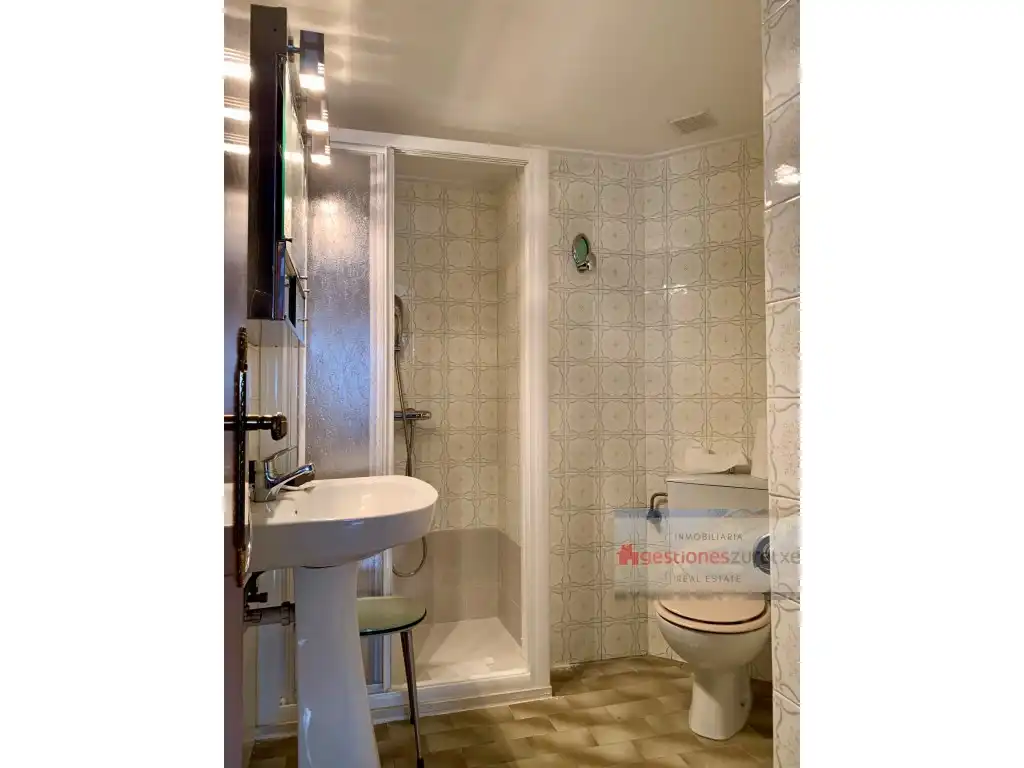 Bathroom of Flat for sale in Bilbao 