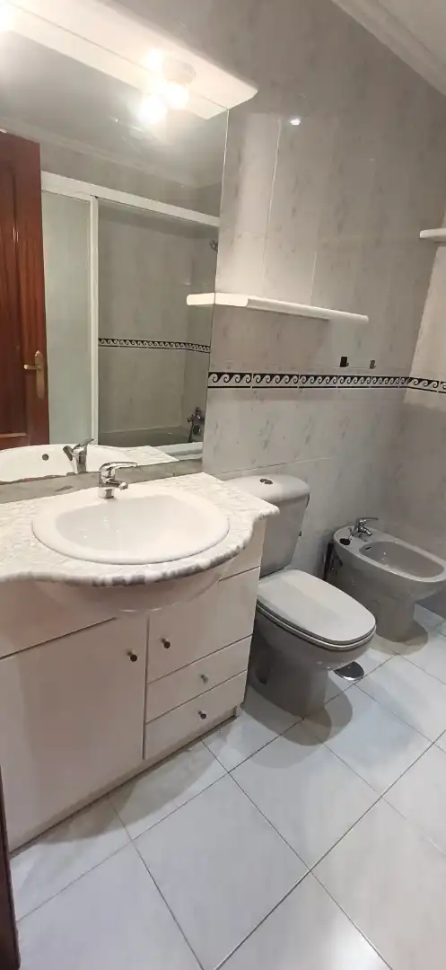 Baño de Piso de alquiler en Burgos con Calefacción, Parquet y Terraza