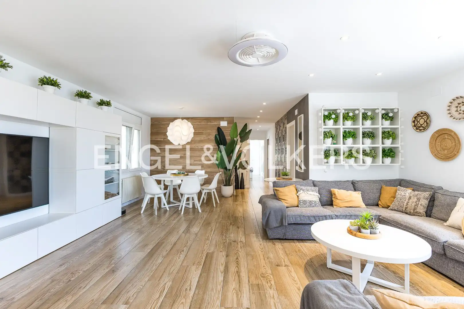 Sala de estar de Casa o chalet en venta en Vilanova i la Geltrú con Aire acondicionado, Calefacción y Jardín privado