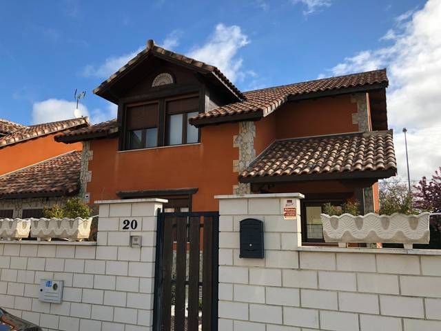 Casa-chalet en Venta en Grijota