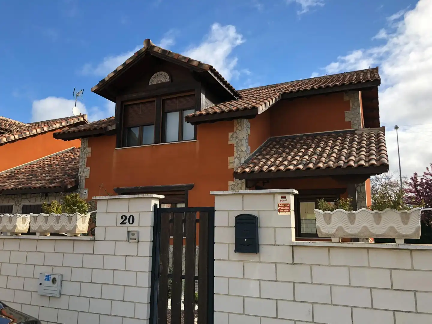 Vista exterior de Casa o chalet en venta en Grijota con Calefacción y Jardín privado