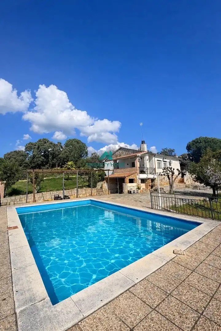Swimming pool of Houses for sale in Villa del Prado