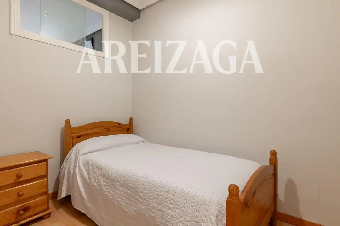 Dormitori de Pis en venda en Donostia - San Sebastián  amb Balcó