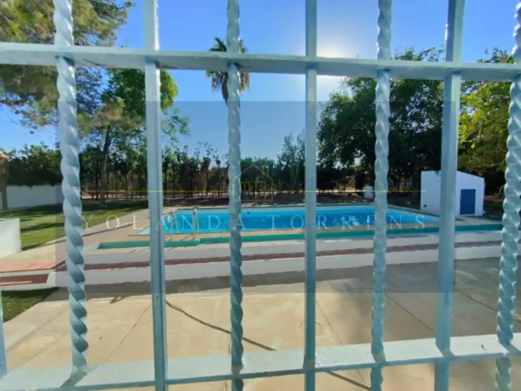 Piscina de Casa o xalet en venda en Carmona